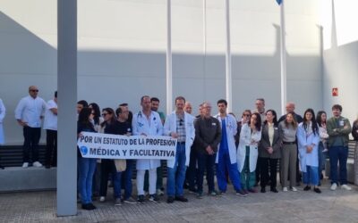 Los médicos de Melilla se concentran en sus centros de trabajo en defensa del modelo sanitario público